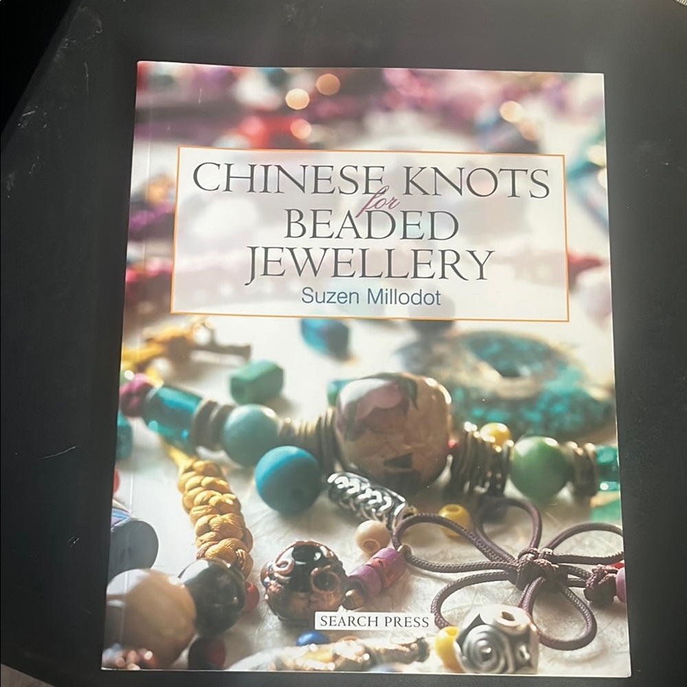 Chinese Knots for Beaded Jewellery book by Suzen Millodot
